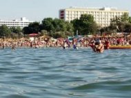 Ce nu s-a văzut la televizor de la mare Cum se distrează un turist pe litoral într-o zi de weekend