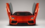 Lamborghini renunţă la transmisia manuală