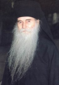 Cum să ne rugăm? Ne învaţă ca nimeni altul Părintele Arsenie Papacioc “Avem nevoie de o prezenţă continuă a inimii, asta este esenţa rugăciunii” 