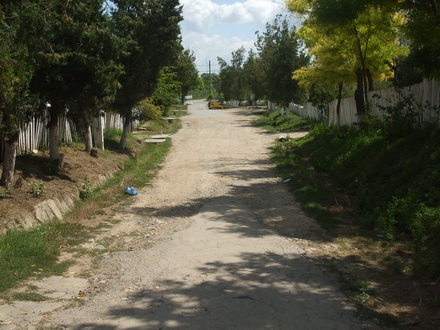 peisajul comunei campioane la bani de la cjc strazi cu buruieni canalizari fara capace si scoala din