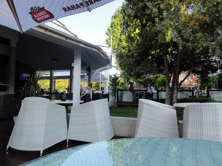 afacerea pam s a extins si in municipiu entourage cafe lounge cea mai noua locatie de fite de pe bulevardul