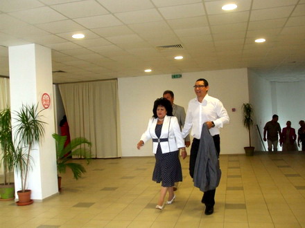 adunarea de la malul marii a femeilor pesediste amorezate de primarul constantei mazare de la echipa adunarea de la malul marii a femeilor pesediste amorezate de primarul constantei mazare de la echipa