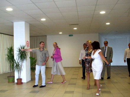 adunarea de la malul marii a femeilor pesediste amorezate de primarul constantei mazare de la echipa adunarea de la malul marii a femeilor pesediste amorezate de primarul constantei mazare de la echipa