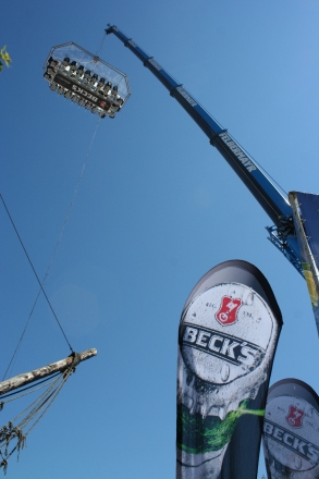 peste 150 de persoane au servit masa la 50 de metri deasupra plajei galerie foto 96399 337813 peste 150 de persoane au servit masa la 50 de metri deasupra plajei galerie foto 96399 337813