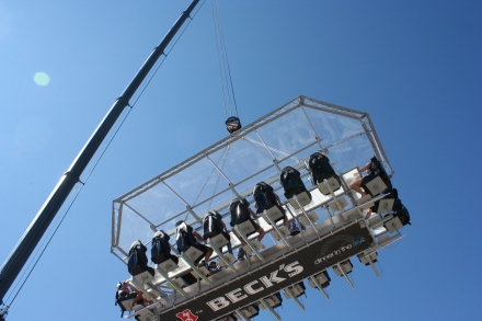 peste 150 de persoane au servit masa la 50 de metri deasupra plajei galerie foto 96399 337813 peste 150 de persoane au servit masa la 50 de metri deasupra plajei galerie foto 96399 337813