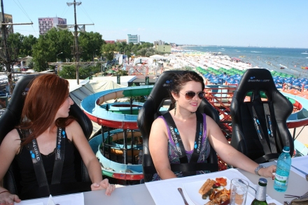 peste 150 de persoane au servit masa la 50 de metri deasupra plajei galerie foto 96399 337813 peste 150 de persoane au servit masa la 50 de metri deasupra plajei galerie foto 96399 337813