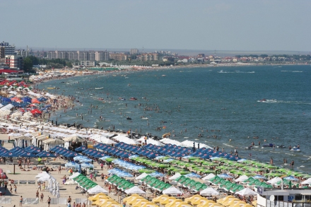 peste 150 de persoane au servit masa la 50 de metri deasupra plajei galerie foto 96399 337813 peste 150 de persoane au servit masa la 50 de metri deasupra plajei galerie foto 96399 337813