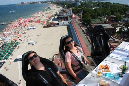 peste 150 de persoane au servit masa la 50 de metri deasupra plajei galerie foto 96399 337813 peste 150 de persoane au servit masa la 50 de metri deasupra plajei galerie foto 96399 337813