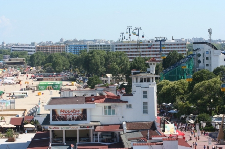 peste 150 de persoane au servit masa la 50 de metri deasupra plajei galerie foto 96399 337813 peste 150 de persoane au servit masa la 50 de metri deasupra plajei galerie foto 96399 337813