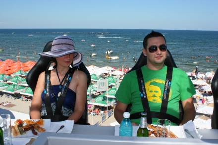 peste 150 de persoane au servit masa la 50 de metri deasupra plajei galerie foto 96399 337813 peste 150 de persoane au servit masa la 50 de metri deasupra plajei galerie foto 96399 337813