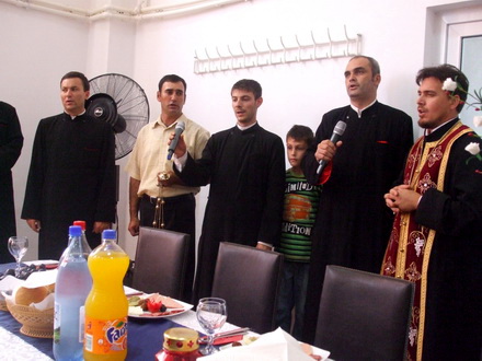 hramul bisericii nasterea maicii domnului praznuit de sute de localnici din pestera galerie foto 56057 hramul bisericii nasterea maicii domnului praznuit de sute de localnici din pestera galerie foto 56057