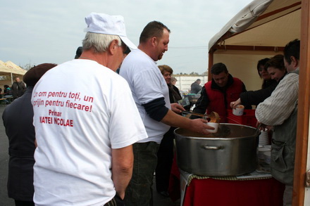 gospodinele si au aprovizionat camara zilele recoltei la navodari un real targ de toamna galerie foto gospodinele si au aprovizionat camara zilele recoltei la navodari un real targ de toamna galerie foto