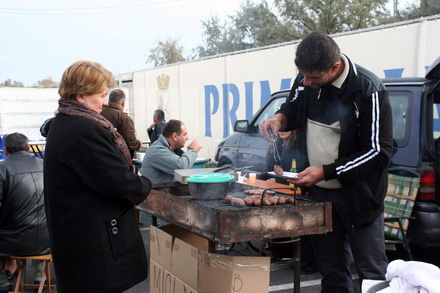 gospodinele si au aprovizionat camara zilele recoltei la navodari un real targ de toamna galerie foto gospodinele si au aprovizionat camara zilele recoltei la navodari un real targ de toamna galerie foto