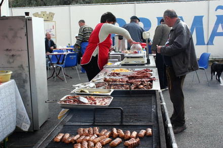 gospodinele si au aprovizionat camara zilele recoltei la navodari un real targ de toamna galerie foto gospodinele si au aprovizionat camara zilele recoltei la navodari un real targ de toamna galerie foto