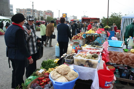 gospodinele si au aprovizionat camara zilele recoltei la navodari un real targ de toamna galerie foto gospodinele si au aprovizionat camara zilele recoltei la navodari un real targ de toamna galerie foto