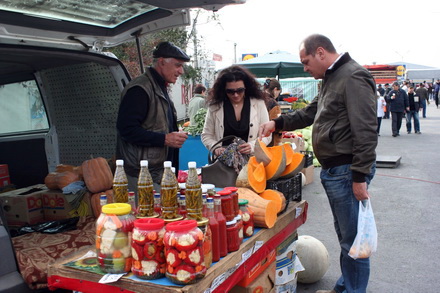 gospodinele si au aprovizionat camara zilele recoltei la navodari un real targ de toamna galerie foto gospodinele si au aprovizionat camara zilele recoltei la navodari un real targ de toamna galerie foto