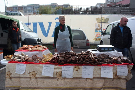 gospodinele si au aprovizionat camara zilele recoltei la navodari un real targ de toamna galerie foto gospodinele si au aprovizionat camara zilele recoltei la navodari un real targ de toamna galerie foto