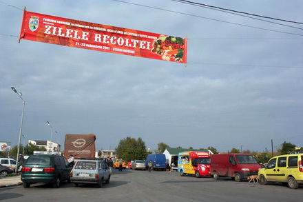 gospodinele si au aprovizionat camara zilele recoltei la navodari un real targ de toamna galerie foto gospodinele si au aprovizionat camara zilele recoltei la navodari un real targ de toamna galerie foto