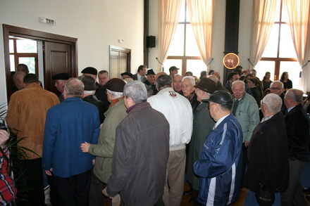 musulmanii i au cerut prefectului ajutor in cazul geamiei hunchiar 78686 348367 musulmanii i au cerut prefectului ajutor in cazul geamiei hunchiar 78686 348367