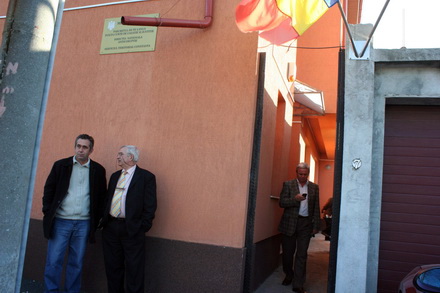 in hora si consilierii edilul din kogalniceanu in birourile dna galerie foto 86283 351120 in hora si consilierii edilul din kogalniceanu in birourile dna galerie foto 86283 351120