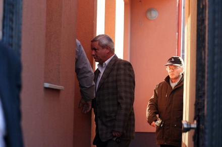 in hora si consilierii edilul din kogalniceanu in birourile dna galerie foto 86283 351120 in hora si consilierii edilul din kogalniceanu in birourile dna galerie foto 86283 351120