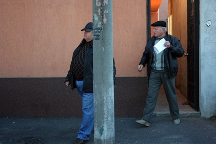 in hora si consilierii edilul din kogalniceanu in birourile dna galerie foto 86283 351120 in hora si consilierii edilul din kogalniceanu in birourile dna galerie foto 86283 351120