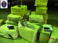 Articole contrafăcute şi nedeclarate reţinute la Biroul Vamal Constanţa Sud