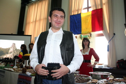 de la costum si cravata prefectul si cureaua lata galerie foto 61467 352382 de la costum si cravata prefectul si cureaua lata galerie foto 61467 352382