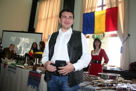 de la costum si cravata prefectul si cureaua lata galerie foto 61467 352382 de la costum si cravata prefectul si cureaua lata galerie foto 61467 352382