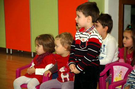 arimex comexim 2000 a colindat pacientii spitalului judetean galerie foto 28729 352981 arimex comexim 2000 a colindat pacientii spitalului judetean galerie foto 28729 352981
