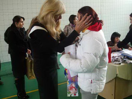 la valu lui traian s au inaugurat case pentru tineri si sala de sport pentru campioni galerie foto 40765 la valu lui traian s au inaugurat case pentru tineri si sala de sport pentru campioni galerie foto 40765