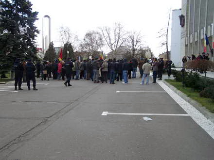 nicolae mavrodin in fruntea protestatarilor din constanta mitingul pro arafat de azi tot ilegal galerie nicolae mavrodin in fruntea protestatarilor din constanta mitingul pro arafat de azi tot ilegal galerie