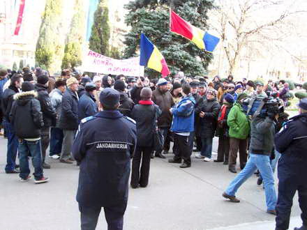 nicolae mavrodin in fruntea protestatarilor din constanta mitingul pro arafat de azi tot ilegal galerie nicolae mavrodin in fruntea protestatarilor din constanta mitingul pro arafat de azi tot ilegal galerie