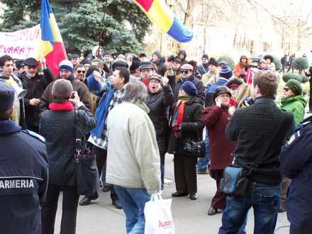 nicolae mavrodin in fruntea protestatarilor din constanta mitingul pro arafat de azi tot ilegal galerie nicolae mavrodin in fruntea protestatarilor din constanta mitingul pro arafat de azi tot ilegal galerie