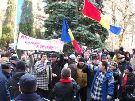 nicolae mavrodin in fruntea protestatarilor din constanta mitingul pro arafat de azi tot ilegal galerie nicolae mavrodin in fruntea protestatarilor din constanta mitingul pro arafat de azi tot ilegal galerie