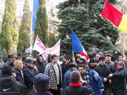 nicolae mavrodin in fruntea protestatarilor din constanta mitingul pro arafat de azi tot ilegal galerie nicolae mavrodin in fruntea protestatarilor din constanta mitingul pro arafat de azi tot ilegal galerie