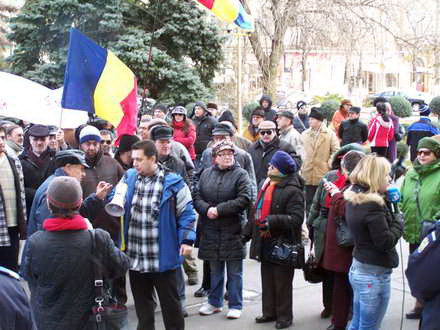 nicolae mavrodin in fruntea protestatarilor din constanta mitingul pro arafat de azi tot ilegal galerie nicolae mavrodin in fruntea protestatarilor din constanta mitingul pro arafat de azi tot ilegal galerie