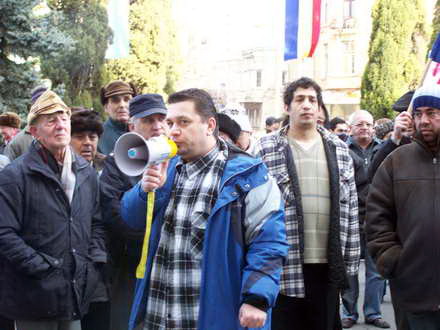 nicolae mavrodin in fruntea protestatarilor din constanta mitingul pro arafat de azi tot ilegal galerie nicolae mavrodin in fruntea protestatarilor din constanta mitingul pro arafat de azi tot ilegal galerie