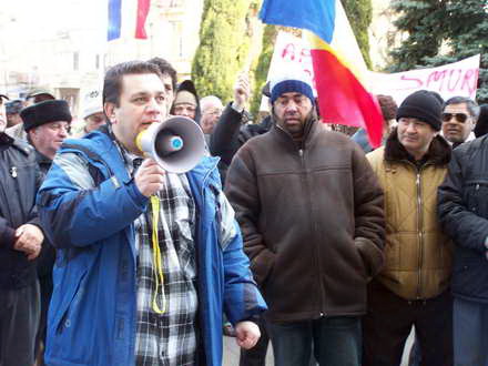 nicolae mavrodin in fruntea protestatarilor din constanta mitingul pro arafat de azi tot ilegal galerie nicolae mavrodin in fruntea protestatarilor din constanta mitingul pro arafat de azi tot ilegal galerie