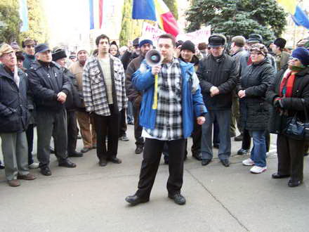 nicolae mavrodin in fruntea protestatarilor din constanta mitingul pro arafat de azi tot ilegal galerie nicolae mavrodin in fruntea protestatarilor din constanta mitingul pro arafat de azi tot ilegal galerie