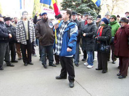 nicolae mavrodin in fruntea protestatarilor din constanta mitingul pro arafat de azi tot ilegal galerie nicolae mavrodin in fruntea protestatarilor din constanta mitingul pro arafat de azi tot ilegal galerie