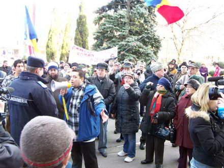 nicolae mavrodin in fruntea protestatarilor din constanta mitingul pro arafat de azi tot ilegal galerie nicolae mavrodin in fruntea protestatarilor din constanta mitingul pro arafat de azi tot ilegal galerie