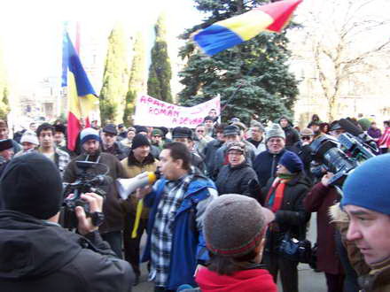 nicolae mavrodin in fruntea protestatarilor din constanta mitingul pro arafat de azi tot ilegal galerie nicolae mavrodin in fruntea protestatarilor din constanta mitingul pro arafat de azi tot ilegal galerie