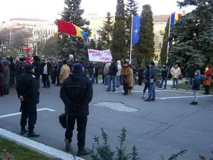 nicolae mavrodin in fruntea protestatarilor din constanta mitingul pro arafat de azi tot ilegal galerie nicolae mavrodin in fruntea protestatarilor din constanta mitingul pro arafat de azi tot ilegal galerie