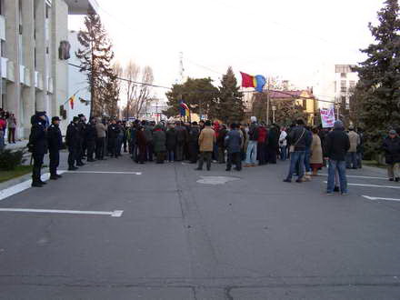 nicolae mavrodin in fruntea protestatarilor din constanta mitingul pro arafat de azi tot ilegal galerie nicolae mavrodin in fruntea protestatarilor din constanta mitingul pro arafat de azi tot ilegal galerie