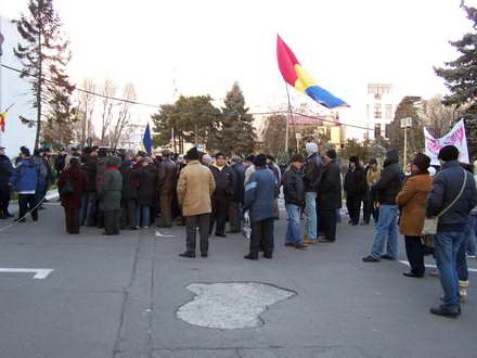 nicolae mavrodin in fruntea protestatarilor din constanta mitingul pro arafat de azi tot ilegal galerie nicolae mavrodin in fruntea protestatarilor din constanta mitingul pro arafat de azi tot ilegal galerie