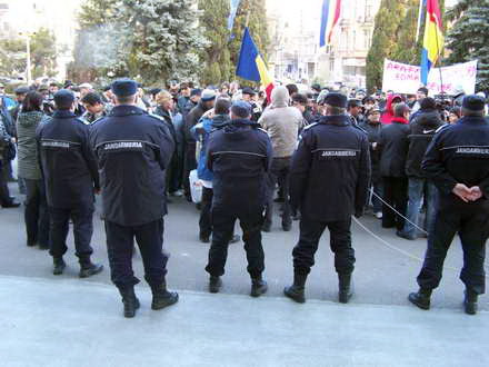 nicolae mavrodin in fruntea protestatarilor din constanta mitingul pro arafat de azi tot ilegal galerie nicolae mavrodin in fruntea protestatarilor din constanta mitingul pro arafat de azi tot ilegal galerie