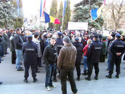 nicolae mavrodin in fruntea protestatarilor din constanta mitingul pro arafat de azi tot ilegal galerie nicolae mavrodin in fruntea protestatarilor din constanta mitingul pro arafat de azi tot ilegal galerie