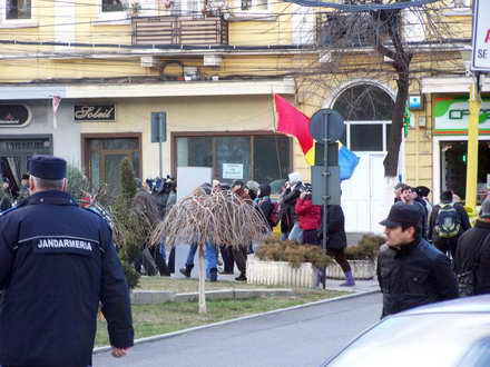 nicolae mavrodin in fruntea protestatarilor din constanta mitingul pro arafat de azi tot ilegal galerie nicolae mavrodin in fruntea protestatarilor din constanta mitingul pro arafat de azi tot ilegal galerie