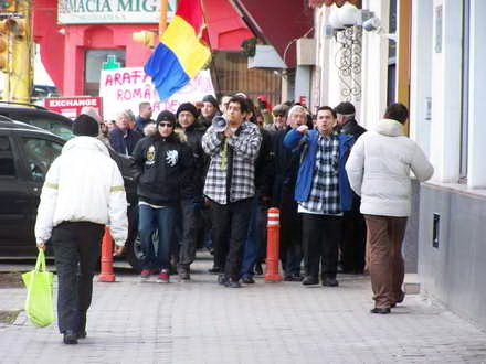 nicolae mavrodin in fruntea protestatarilor din constanta mitingul pro arafat de azi tot ilegal galerie nicolae mavrodin in fruntea protestatarilor din constanta mitingul pro arafat de azi tot ilegal galerie